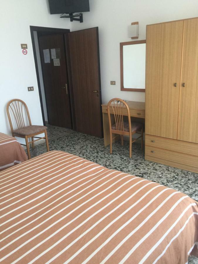 Hotel Margherita ソットマリーナ エクステリア 写真