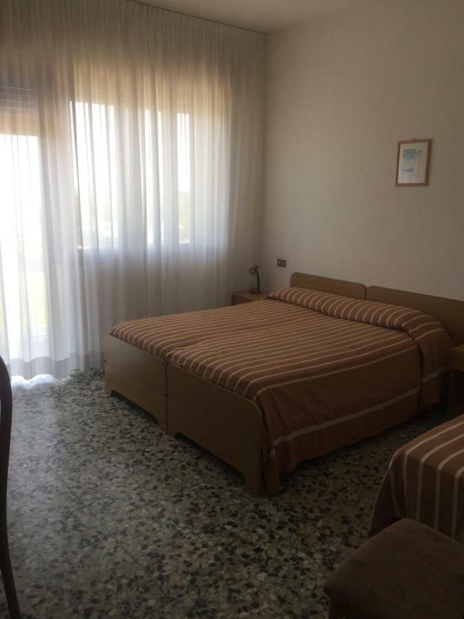Hotel Margherita ソットマリーナ エクステリア 写真